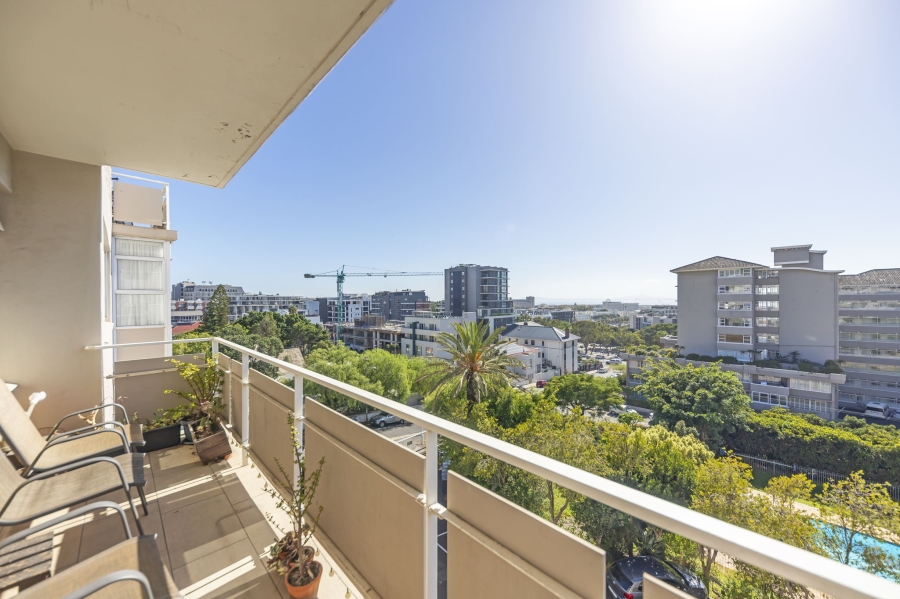 To Let 2 Bedroom Property for Rent in Green Point Western Cape